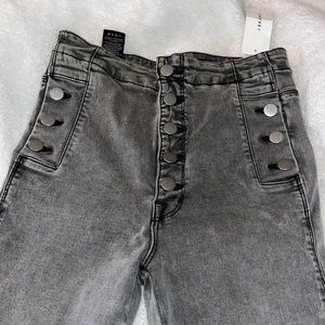 Women amazing gray skinny jean. Only worn to try